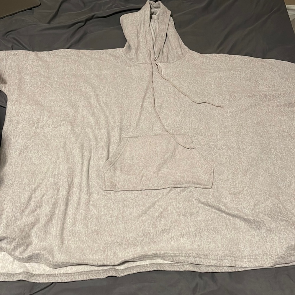 La vie en rose grey soft poncho / sweater